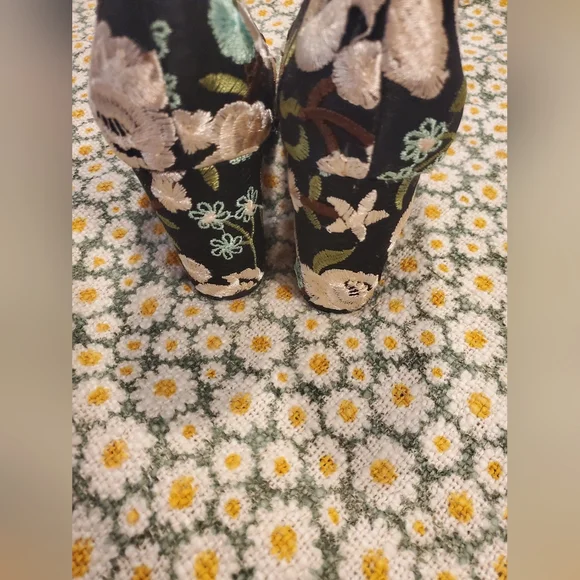 Metallic Embroidered Rampage Heels (EUC) - Picture 4 of 5